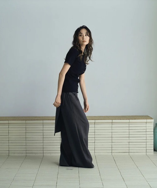 merrylatte(メリーラテ)の「asymmetry snap rib knit(ニット/セーター・レディース・ブラック・FREE)」の5枚目の写真