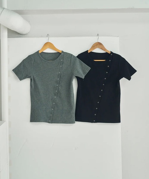 merrylatte(メリーラテ)の「asymmetry snap rib knit(ニット/セーター・レディース・ブラック・FREE)」の9枚目の写真