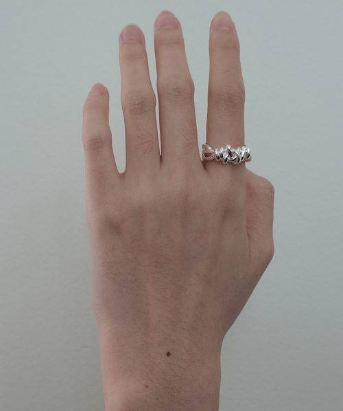 DENU(デヌ)の「Twist band ring(リング・レディース・シルバー・FREE)」の1枚目の写真
