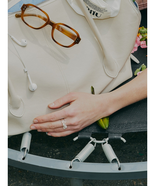 DENU(デヌ)の「Twist band ring(リング・レディース・シルバー・FREE)」の4枚目の写真