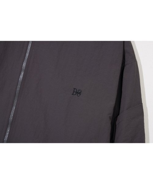 DYSFUNCT(ディスファンクト)の「Cly Windbreaker Parka Jacket (CHARCOAL)(ナイロンジャケット・レディース・その他・LARGE/MEDIUM/SMALL)」の2枚目の写真