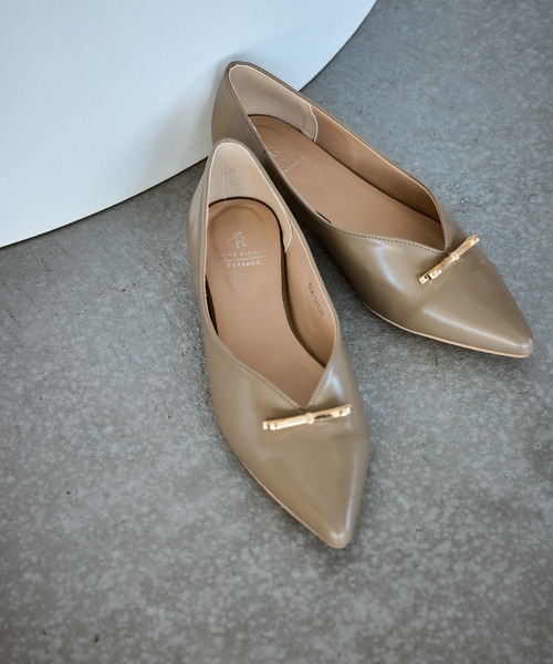 ROPE' PICNIC(ロペピクニック)の「メタルリボンVカットフラットパンプス(パンプス・レディース・ブラック/ベージュ系その他2/キナリ・23/24/23.5)」の3枚目の写真