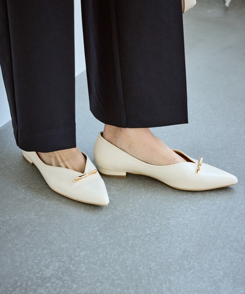 ROPE' PICNIC（ロペピクニック）の「メタルリボンＶカットフラットパンプス（パンプス・レディース・ブラック/ベージュ系その他2/キナリ・23/24/23.5）」の17枚目の写真