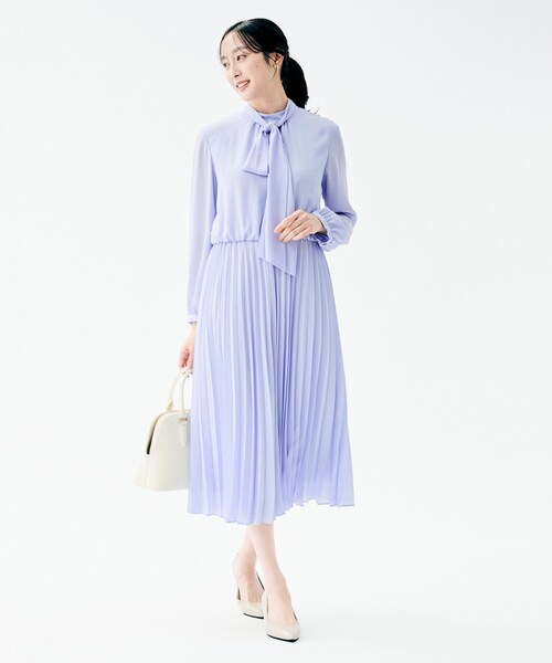 UNTITLED（アンタイトル）の「【セレモニー/フォーマル/洗える】ボウタイ プリーツワンピース（ワンピース・レディース・ネイビー/ライトベージュ/サックスブルー・00/01/02/03/04/42/44/46/48/50）」の8枚目の写真