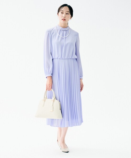UNTITLED（アンタイトル）の「【セレモニー/フォーマル/洗える】ボウタイ プリーツワンピース（ワンピース・レディース・ネイビー/ライトベージュ/サックスブルー・00/01/02/03/04/42/44/46/48/50）」の11枚目の写真
