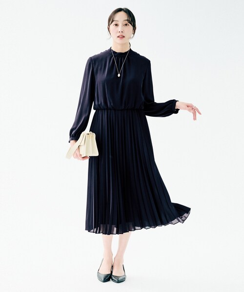 UNTITLED（アンタイトル）の「【セレモニー/フォーマル/洗える】ボウタイ プリーツワンピース（ワンピース・レディース・ネイビー/ライトベージュ/サックスブルー・00/01/02/03/04/42/44/46/48/50）」の18枚目の写真