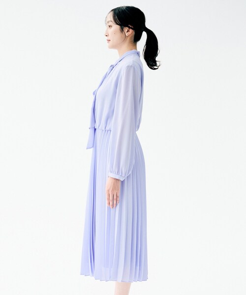UNTITLED（アンタイトル）の「【セレモニー/フォーマル/洗える】ボウタイ プリーツワンピース（ワンピース・レディース・ネイビー/ライトベージュ/サックスブルー・00/01/02/03/04/42/44/46/48/50）」の21枚目の写真