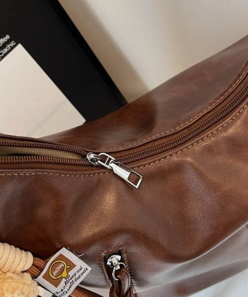 SHEPP(シープ)の「【3WAY/大容量!】フロントポケット フェイクレザーリュック ショルダートート(ショルダーバッグ・レディース・ブラウン/ブラック/ダークブラウン・F)」の12枚目の写真