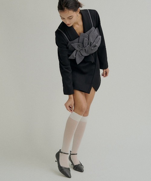 LE'RURE(リルアー)の「Cross design pumps(パンプス・レディース・ベージュ/グレー/ブラック・LL/L/M/S)」の4枚目の写真