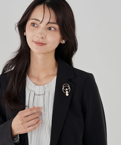 a.v.v（アーヴェヴェ）の「3連パールサークルブローチ（ブローチ/コサージュ・レディース・ゴールド/シルバー・38）」の2枚目の写真