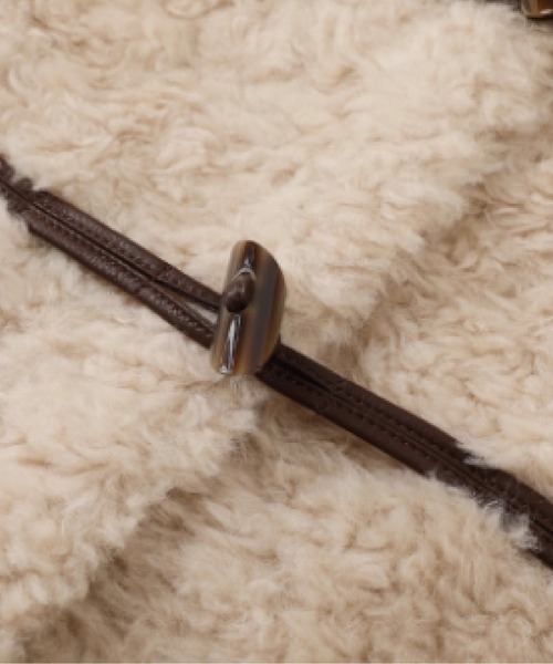 LA POMME petit(ラポミ・プチ)の「Cozy Faux Fur Long Coat(ムートンコート・レディース・ベージュ・LARGE/MEDIUM/SMALL)」の4枚目の写真