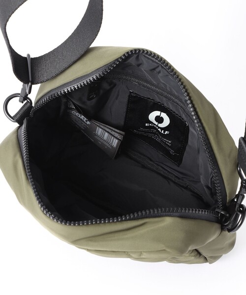 ECOALF(エコアルフ)の「FLOCK ショルダーバッグ / FLOCK CROSSBODY UNISEX(ショルダーバッグ・レディース・グリーン系その他3/ブラック・FREE)」の7枚目の写真