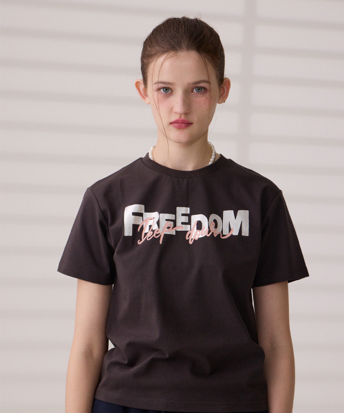 DANGLEDROP(ダングルドロップ)の「DGDP FREEDOMセミクロップ半袖Tシャツチャコール(Tシャツ/カットソー・レディース・その他・FREE)」の13枚目の写真