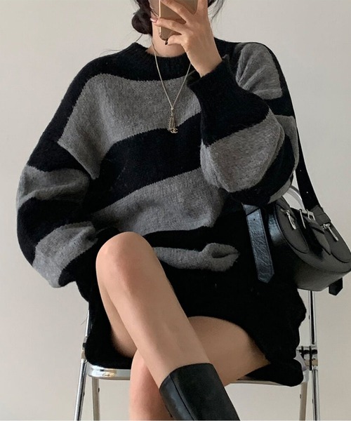 AMAJI(アマジ)の「ボーダーニットプルオーバー(ニット/セーター・レディース・グレー/ベージュ・LARGE/MEDIUM/SMALL)」の3枚目の写真
