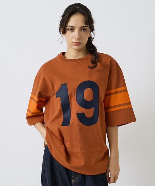 Barbarian（バーバリアン）の「【BARBARIAN / バーバリアン】Crewneck Short ナンバリング / クルーネックショート/ユニセックス（ナンバリング）（Tシャツ/カットソー・メンズ・ライトベージュ/オレンジ・XL/L/M/S）」の2枚目の写真