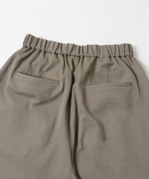 URBAN RESEARCH DOORS（アーバンリサーチドアーズ）の「『仁村紗和さん着用』『UR TECH』完声タックギャザーワイドパンツ（その他パンツ・レディース・ブラック/グレー系その他/チャコールグレー・LARGE/MEDIUM/SMALL）」の18枚目の写真