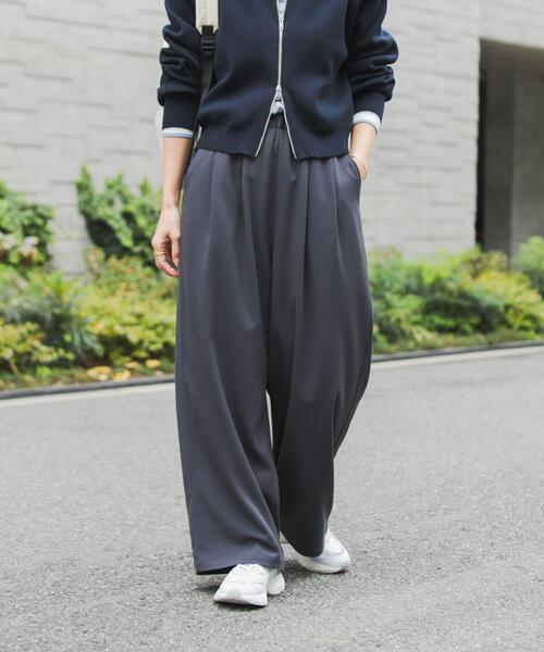 URBAN RESEARCH DOORS（アーバンリサーチドアーズ）の「『仁村紗和さん着用』『UR TECH』完声タックギャザーワイドパンツ（その他パンツ・レディース・ブラック/グレー系その他/チャコールグレー・LARGE/MEDIUM/SMALL）」の21枚目の写真