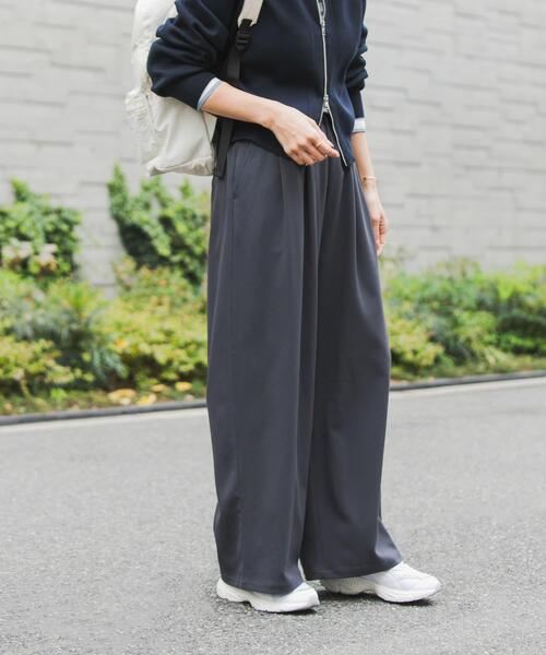 URBAN RESEARCH DOORS（アーバンリサーチドアーズ）の「『仁村紗和さん着用』『UR TECH』完声タックギャザーワイドパンツ（その他パンツ・レディース・ブラック/グレー系その他/チャコールグレー・LARGE/MEDIUM/SMALL）」の22枚目の写真