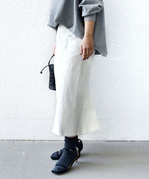 SHIPS（シップス）の「〈手洗い可能〉ルーズ デニム サイド ポケット スカート（デニムスカート・レディース・ネイビー/ホワイト・ONE SIZE）」の9枚目の写真