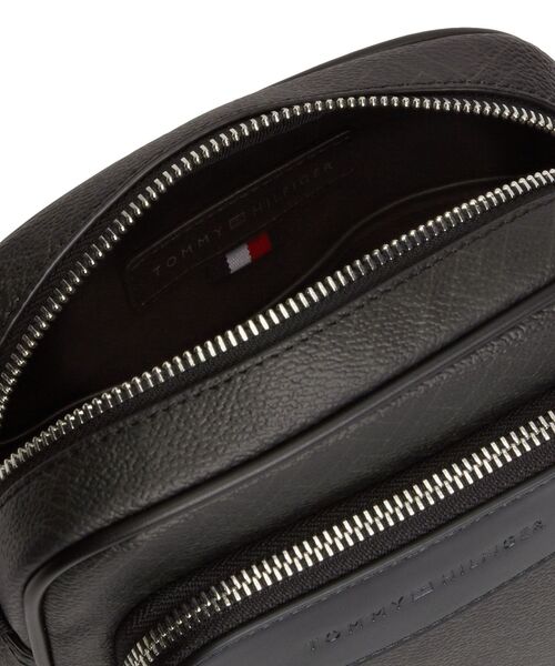 TOMMY HILFIGER(トミーヒルフィガー)の「フラッグモノグラムミニリポーターバッグ(ボディバッグ/ウエストポーチ・メンズ・ブラック/ブルー・FREE)」の6枚目の写真