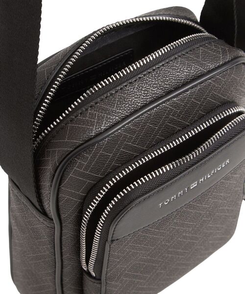 TOMMY HILFIGER(トミーヒルフィガー)の「フラッグモノグラムミニリポーターバッグ(ボディバッグ/ウエストポーチ・メンズ・ブラック/ブルー・FREE)」の7枚目の写真