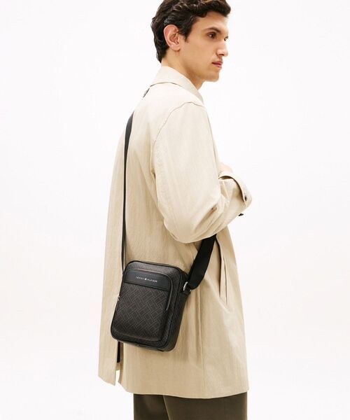 TOMMY HILFIGER(トミーヒルフィガー)の「フラッグモノグラムミニリポーターバッグ(ボディバッグ/ウエストポーチ・メンズ・ブラック/ブルー・FREE)」の10枚目の写真