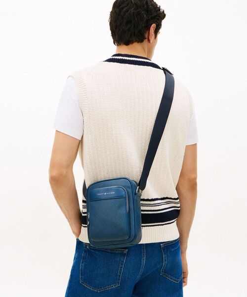 TOMMY HILFIGER(トミーヒルフィガー)の「フラッグモノグラムミニリポーターバッグ(ボディバッグ/ウエストポーチ・メンズ・ブラック/ブルー・FREE)」の18枚目の写真