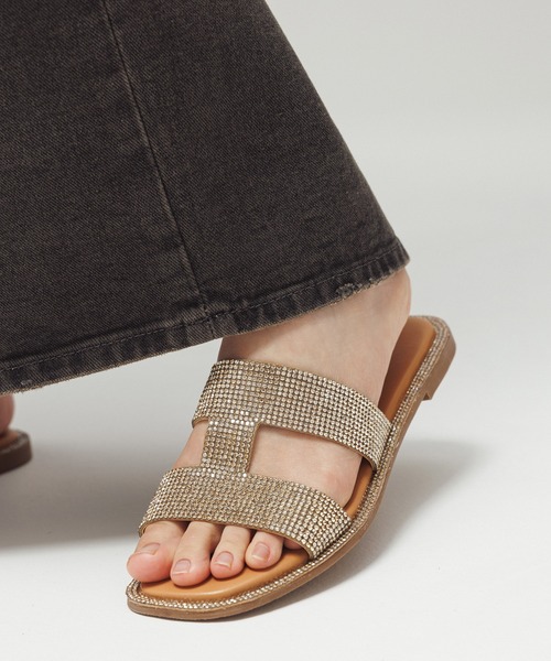 ADAM ET ROPE'（アダムエロペ）の「Iストラップラインストーンサンダル（サンダル・レディース・ブラック/ベージュ/ブラウン/シルバー・36/37/38/39）」の4枚目の写真