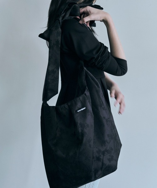 HONEY MI HONEY（ハニーミーハニー）の「rose satin ribbon tote bag（トートバッグ・レディース・ブラック/アイボリー/ピンク・FREE）」の2枚目の写真