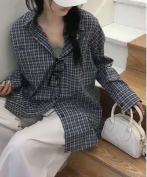Vini(ヴィニ)の「オーバーサイズ チェックシャツ / ユニセックス対応(シャツ/ブラウス・レディース・ブルー・MEDIUM)」の6枚目の写真
