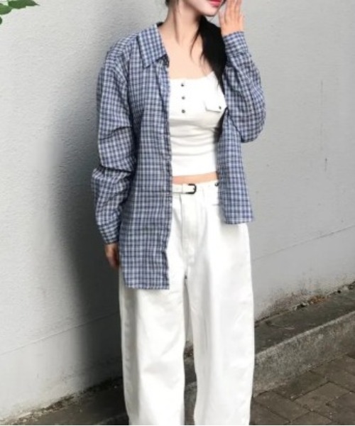 Vini(ヴィニ)の「オーバーサイズ チェックシャツ / ユニセックス対応(シャツ/ブラウス・レディース・ブルー・MEDIUM)」の9枚目の写真