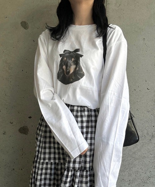 etta(エタ)の「ブラックリボンドッグロンT/長袖Tシャツ(Tシャツ/カットソー・レディース・ホワイト・MEDIUM)」の1枚目の写真