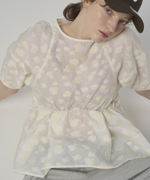 Firsthand（ファーストハンド）の「Firsthand/ファーストハンド フラワー シアージャガード ボリュームスリーブ ペプラムブラウス / 5分袖（シャツ/ブラウス・レディース・ホワイト/その他/ブラック・FREE）」の2枚目の写真