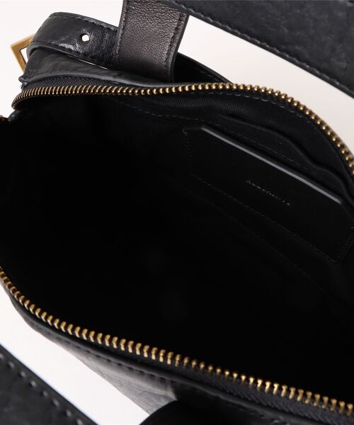 ALLSAINTS(オールセインツ)の「ARES GRAIN COMPACT CROSSBODY BAG | ARES GRAIN コンパクト クロスボディ バッグ(ショルダーバッグ・レディース・ブラック・ONE SIZE)」の10枚目の写真