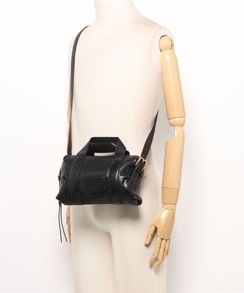 ALLSAINTS(オールセインツ)の「ARES GRAIN COMPACT CROSSBODY BAG | ARES GRAIN コンパクト クロスボディ バッグ(ショルダーバッグ・レディース・ブラック・ONE SIZE)」の11枚目の写真