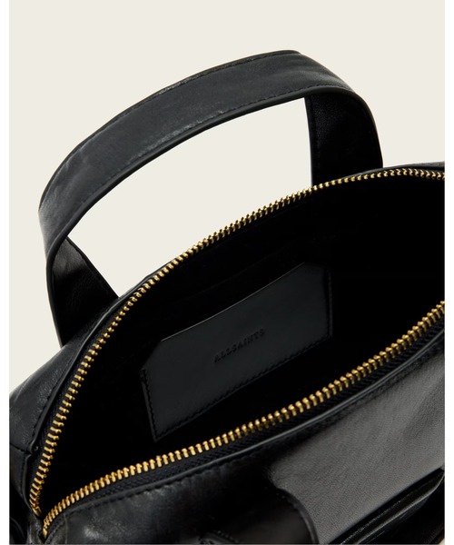 ALLSAINTS(オールセインツ)の「ARES GRAIN COMPACT CROSSBODY BAG | ARES GRAIN コンパクト クロスボディ バッグ(ショルダーバッグ・レディース・ブラック・ONE SIZE)」の2枚目の写真