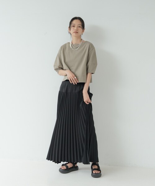 GALLEST(ギャレスト)の「ハーフスリーブフォルムカットソー【再入荷/マシンウォッシュ/接触冷感】(Tシャツ/カットソー・レディース・オリーブ/レッド系1/ブラック/ホワイト・38)」の19枚目の写真
