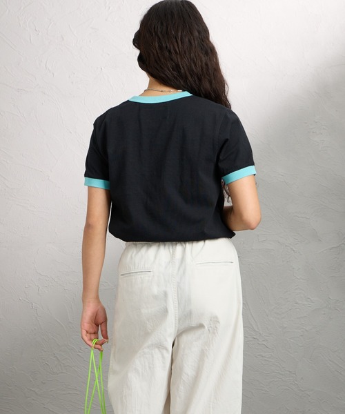 UNIVERSAL OVERALL（ユニバーサルオーバーオール）の「[UNIVERSAL OVERALL/ユニバーサルオーバーオール] 別注 ロゴプリント リンガーTシャツ（Tシャツ/カットソー・レディース・アイボリー/ブルー/ネイビー/ブラック・F）」の19枚目の写真