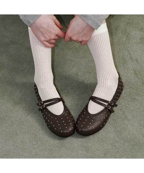 FORRR(フォルンルン)の「Stud Two Strap Maryjane - 2Color(スニーカー・レディース・ブラック/ブラウン・23cm/24cm/25cm)」の2枚目の写真