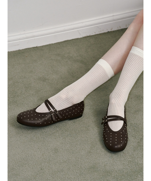 FORRR(フォルンルン)の「Stud Two Strap Maryjane - 2Color(スニーカー・レディース・ブラック/ブラウン・23cm/24cm/25cm)」の3枚目の写真