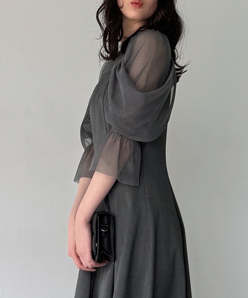 junoah(ジュノア)の「オフショルドレープスリーブワンピース(ワンピース・レディース・ブラック/ダークブラウン/チャコール・LARGE/MEDIUM/SMALL)」の10枚目の写真