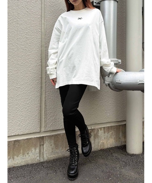 EGOIST（エゴイスト）の「フロント刺繍ユニセックスロンT（Tシャツ/カットソー・レディース・ホワイト/ブラック・FREE）」の3枚目の写真