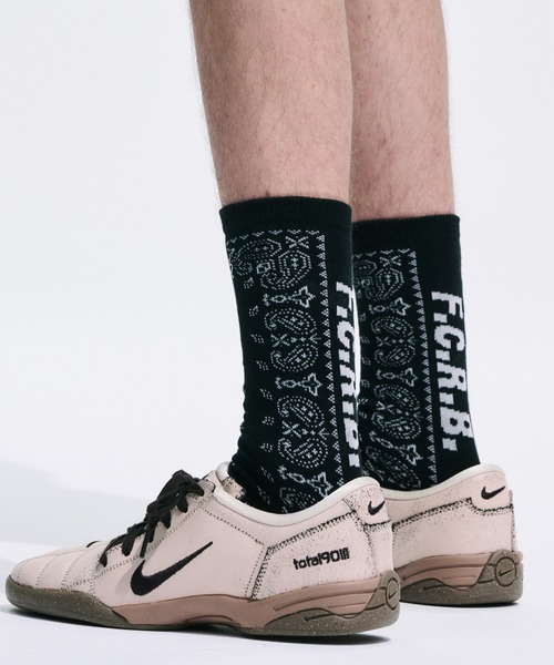 F.C.Real Bristol(エフシーレアルブリストル)の「【F.C.Real Bristol/エフシーレアルブリストル】BANDANA SOCKS(ソックス/靴下・メンズ・ブラック/ネイビー・M/L)」の4枚目の写真