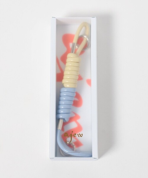 ajew(エジュー)の「<ajew>パテント コイル ストラップ(スマホグッズ・レディース・ライトピンク/ベージュ/クリーム・FREE)」の12枚目の写真