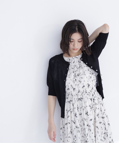 NATURAL BEAUTY BASIC(ナチュラルビューティーベーシック)の「クリアボタンシアーカーディガン(カーディガン/ボレロ・レディース・ピンク/ブラック/ブルー系その他/オフホワイト・フリ-)」の8枚目の写真