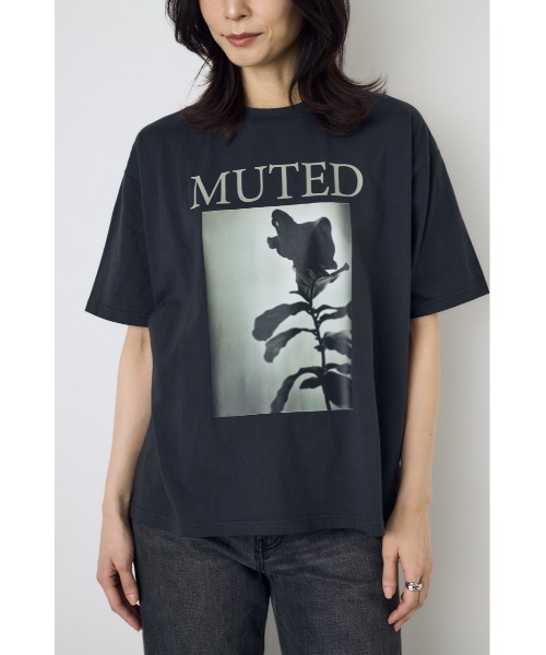 AZUL by moussy(アズールバイマウジー)の「フォトプリントTシャツ(Tシャツ/カットソー・レディース・ホワイト/ライトブラック・SMALL/MEDIUM)」の3枚目の写真