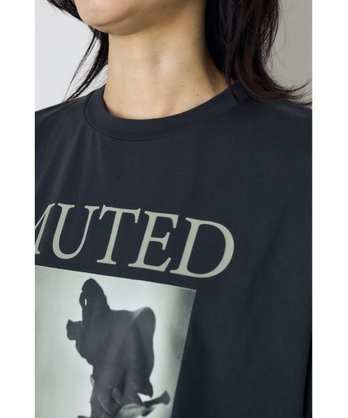 AZUL by moussy(アズールバイマウジー)の「フォトプリントTシャツ(Tシャツ/カットソー・レディース・ホワイト/ライトブラック・SMALL/MEDIUM)」の7枚目の写真