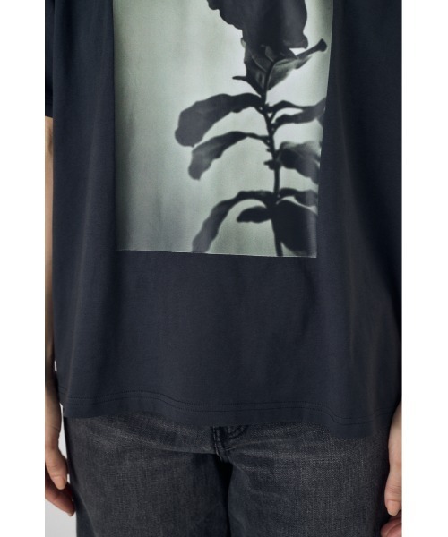 AZUL by moussy(アズールバイマウジー)の「フォトプリントTシャツ(Tシャツ/カットソー・レディース・ホワイト/ライトブラック・SMALL/MEDIUM)」の10枚目の写真