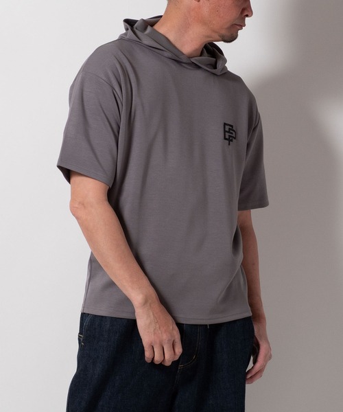 BAYBLO(ベイブロ)の「(SA) ワンポイント ロゴ フード付き 半袖 Tシャツ(Tシャツ/カットソー・メンズ・ブラック/ネイビー/ホワイト/レディッシュグレー・M/L/LL)」の10枚目の写真
