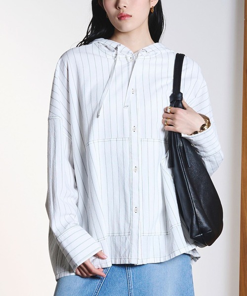 ROSE BUD(ローズバッド)の「(CREOLME)STRIPE HOODED BIG SHIRT(シャツ/ブラウス・レディース・ホワイト/ライトブルー・ONE SIZE)」の1枚目の写真